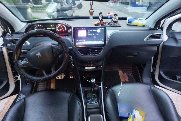 Used Peugeot 2008 2014 1.6L Automatic Fashion Edition Center Console