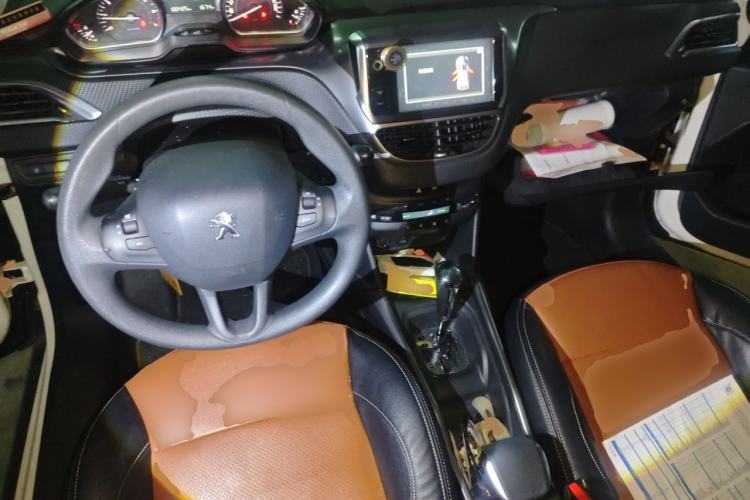 Used Peugeot 2008 2014 1.6L Automatic Fashion Edition Center Console