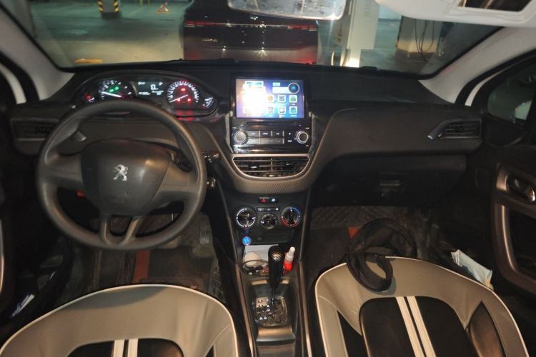 Used Peugeot 2008 2014 1.6L Automatic Trend Edition Center Console
