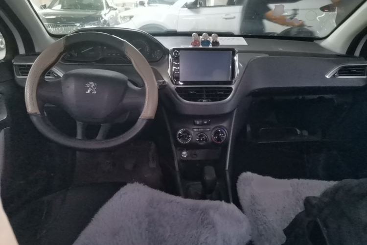 Used Peugeot 2008 2014 1.6L Manual Trend Edition Center Console