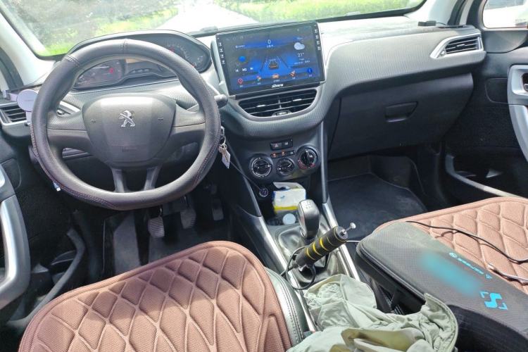 Used Peugeot 2008 2014 1.6L Manual Trend Edition Center Console