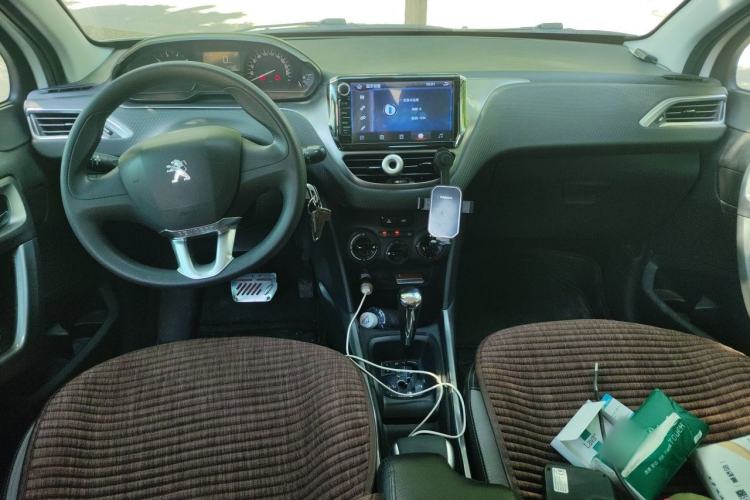 Used Peugeot 2008 2014 1.6L Automatic Trend Edition Center Console