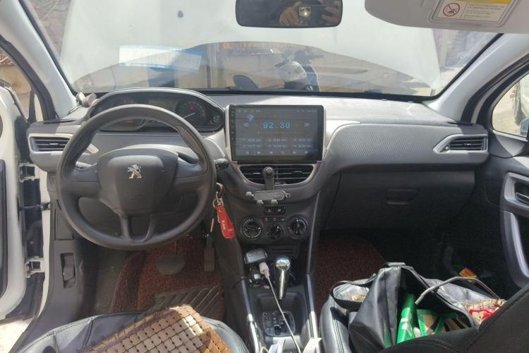 Used Peugeot 2008 2014 1.6L Automatic Trend Edition Center Console