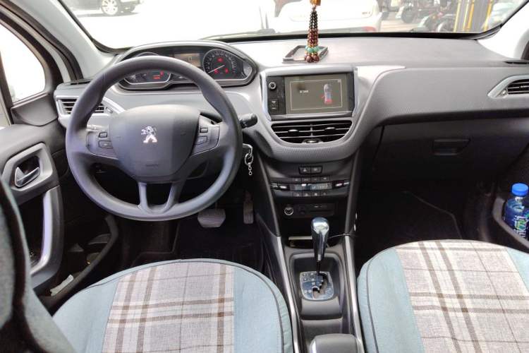 Used Peugeot 2008 2014 1.6L Automatic Fashion Edition Center Console