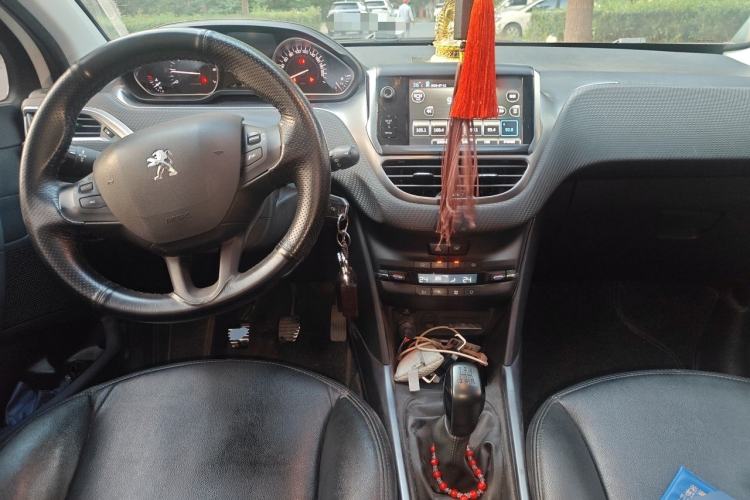 Used Peugeot 2008 2014 1.6L Manual Fashion Edition Center Console