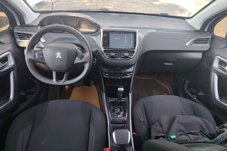 Used Peugeot 2008 2014 1.6L Automatic Fashion Edition Center Console