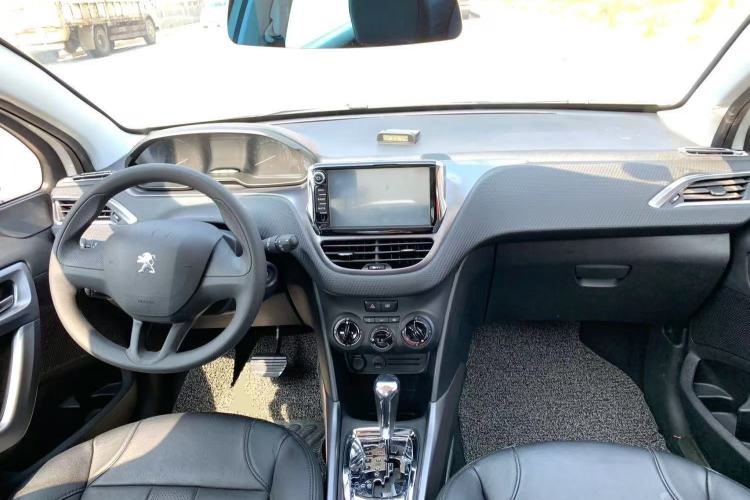 Used Peugeot 2008 2014 1.6L Automatic Trend Edition Center Console