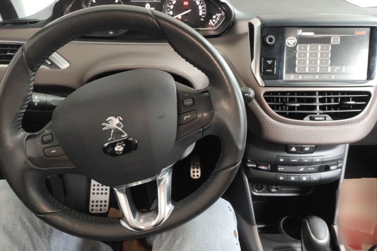 Used Peugeot 2008 2014 1.6L Automatic Navigation Edition Center Console