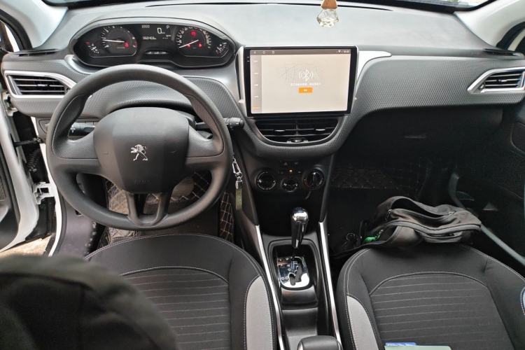 Used Peugeot 2008 2014 1.6L Automatic Trend Edition Center Console