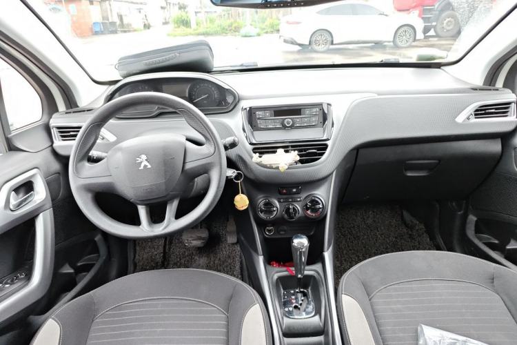 Used Peugeot 2008 2014 1.6L Automatic Trend Edition Center Console