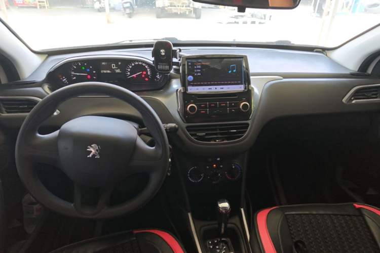 Used Peugeot 2008 2014 1.6L Automatic Trend Edition Center Console