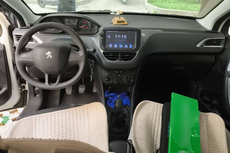 Used Peugeot 2008 2014 1.6L Manual Trend Edition Center Console