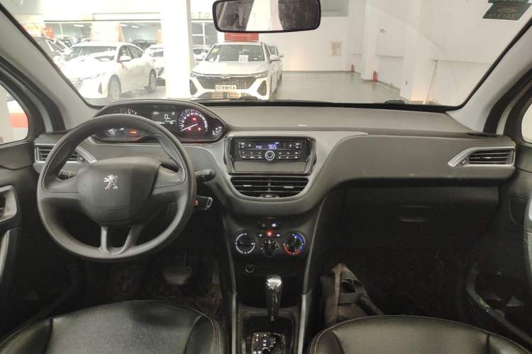 Used Peugeot 2008 2014 1.6L Automatic Trend Edition Center Console