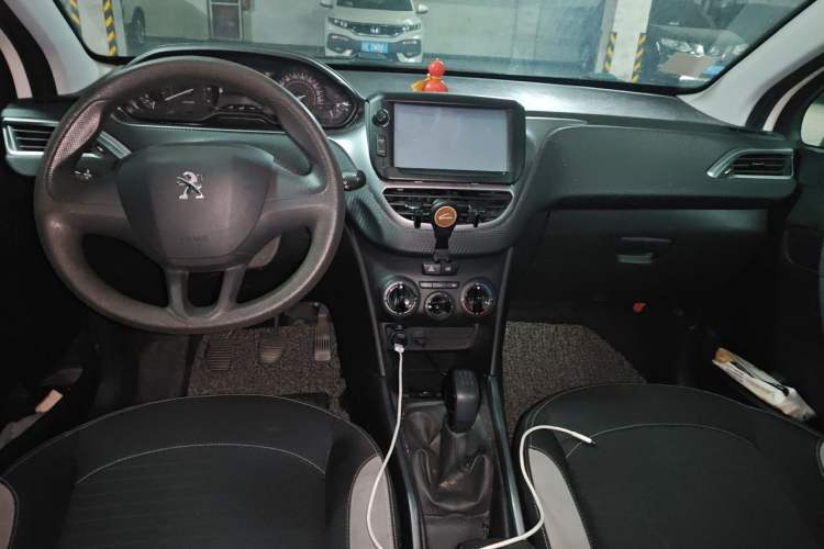Used Peugeot 2008 2014 1.6L Manual Trend Edition Center Console