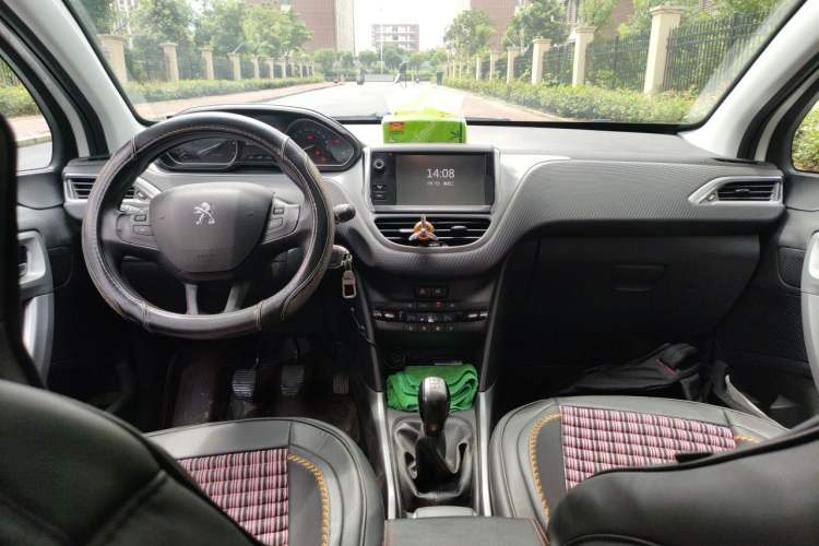 Used Peugeot 2008 2014 1.6L Manual Fashion Edition Center Console