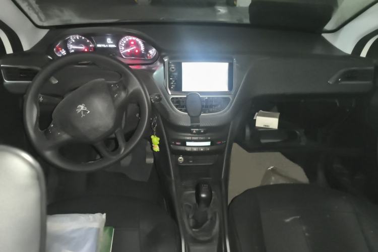 Used Peugeot 2008 2014 1.6L Manual Fashion Edition Center Console