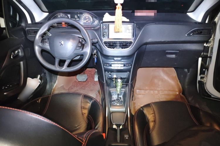 Used Peugeot 2008 2014 1.6L Automatic Fashion Edition Center Console