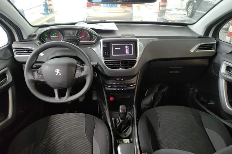 Used Peugeot 2008 2014 1.6L Manual Fashion Edition Center Console