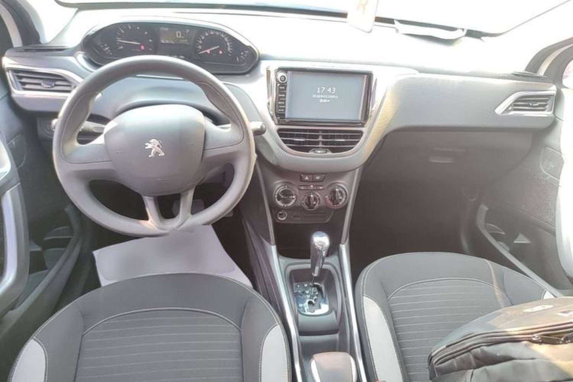 Used Peugeot 2008 2014 1.6L Automatic Trend Edition Center Console