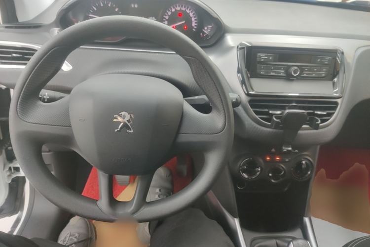 Used Peugeot 2008 2014 1.6L Manual Trend Edition Center Console
