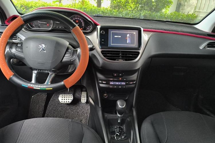 Used Peugeot 2008 2014 1.6L Automatic Navigation Edition Center Console