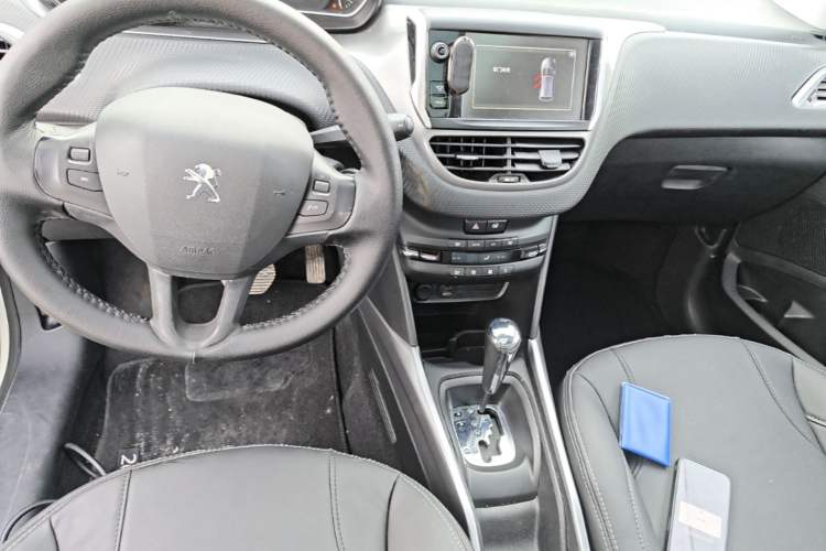 Used Peugeot 2008 2014 1.6L Automatic Fashion Edition Center Console