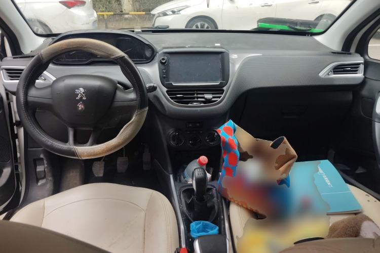 Used Peugeot 2008 2014 1.6L Manual Trend Edition Center Console