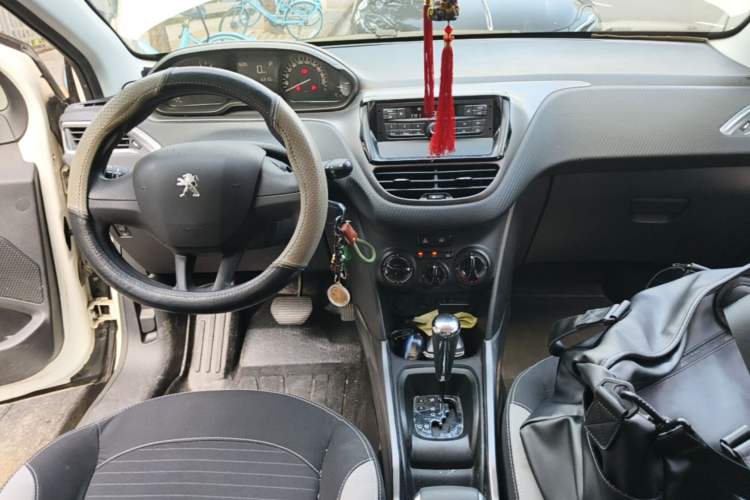 Used Peugeot 2008 2014 1.6L Automatic Trend Edition Center Console