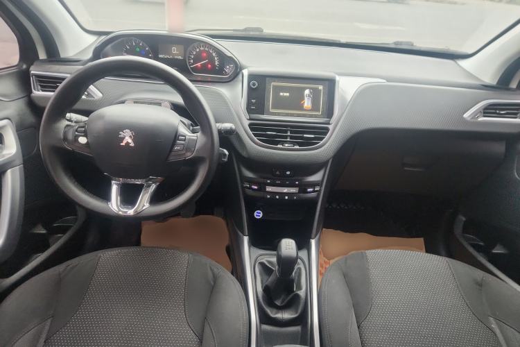Used Peugeot 2008 2014 1.6L Manual Fashion Edition Center Console
