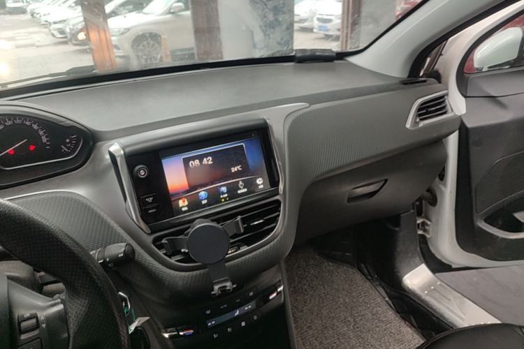 Used Peugeot 2008 2014 1.6L Automatic Fashion Edition Center Console