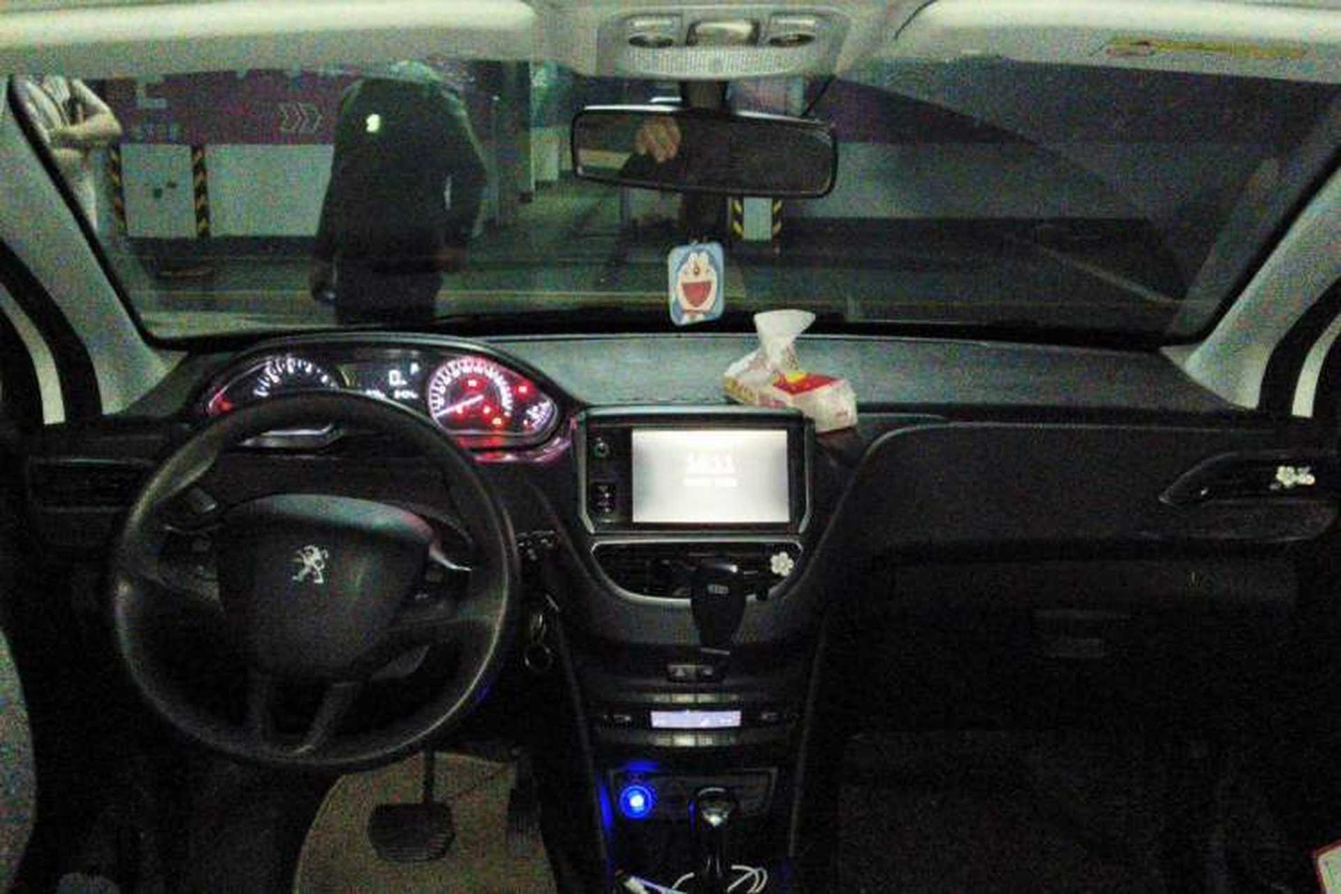 Used Peugeot 2008 2014 1.6L Automatic Fashion Edition Center Console