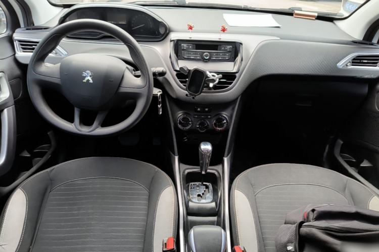 Used Peugeot 2008 2014 1.6L Automatic Trend Edition Center Console