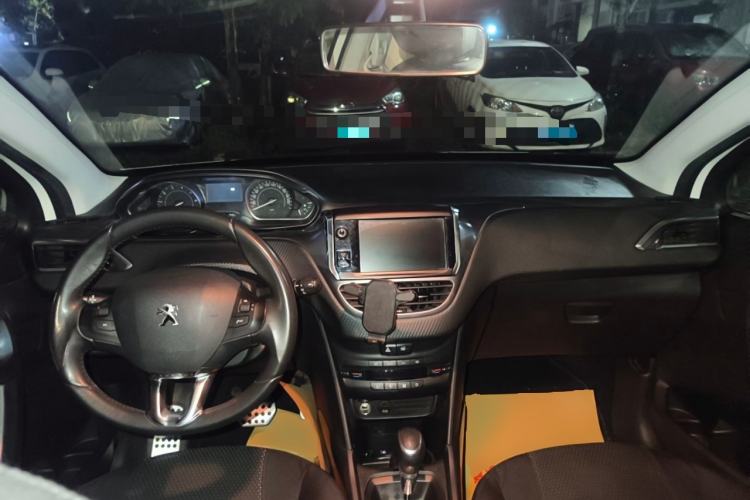 Used Peugeot 2008 2014 1.6L Automatic Navigation Edition Center Console
