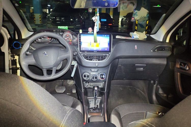 Used Peugeot 2008 2014 1.6L Automatic Trend Edition Center Console