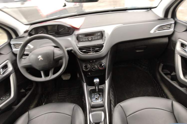 Used Peugeot 2008 2014 1.6L Automatic Trend Edition Center Console