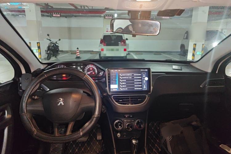 Used Peugeot 2008 2014 1.6L Automatic Trend Edition Center Console