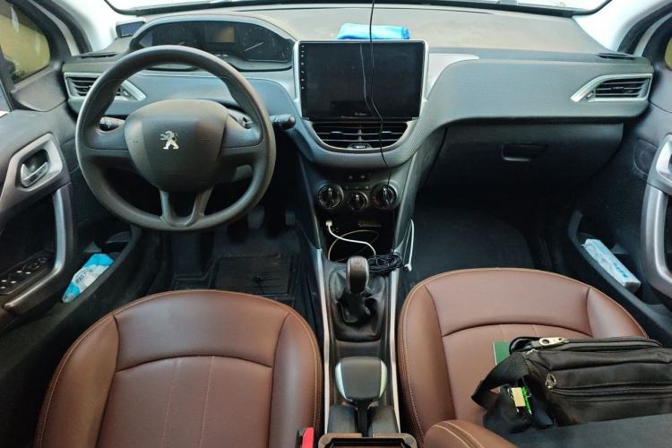 Used Peugeot 2008 2014 1.6L Manual Trend Edition Center Console