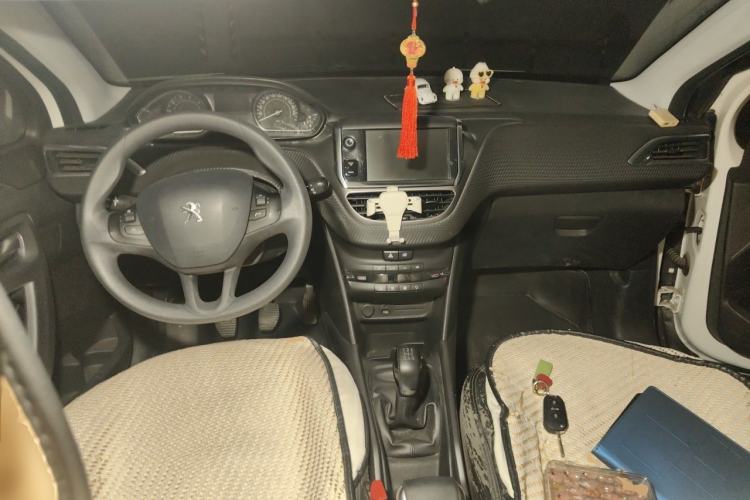 Used Peugeot 2008 2014 1.6L Manual Fashion Edition Center Console