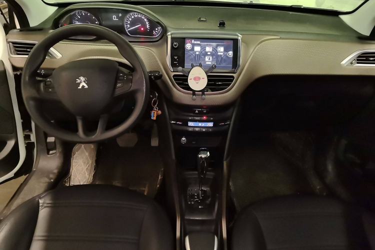 Used Peugeot 2008 2014 1.6L Automatic Fashion Edition Center Console