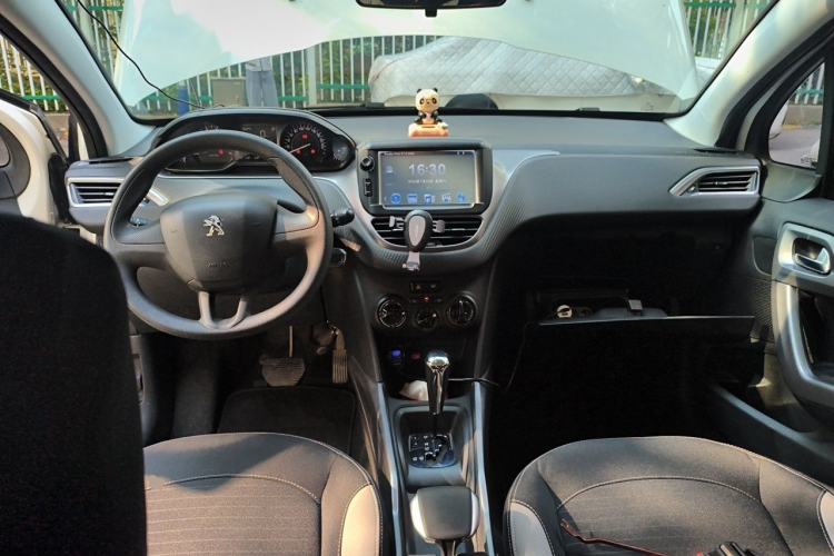 Used Peugeot 2008 2014 1.6L Automatic Trend Edition Center Console