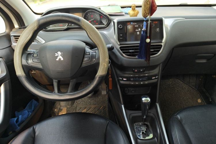 Used Peugeot 2008 2014 1.6L Automatic Excellence Edition Center Console