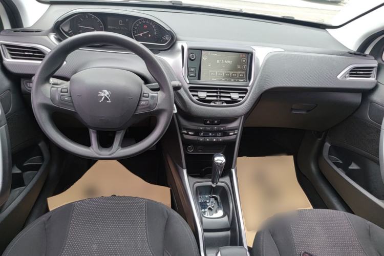 Used Peugeot 2008 2014 1.6L Automatic Fashion Edition Center Console