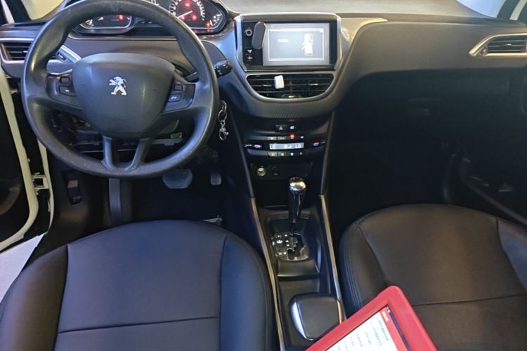 Used Peugeot 2008 2014 1.6L Automatic Fashion Edition Center Console