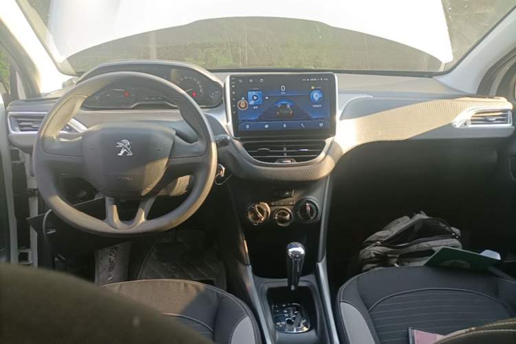 Used Peugeot 2008 2014 1.6L Automatic Trend Edition Center Console