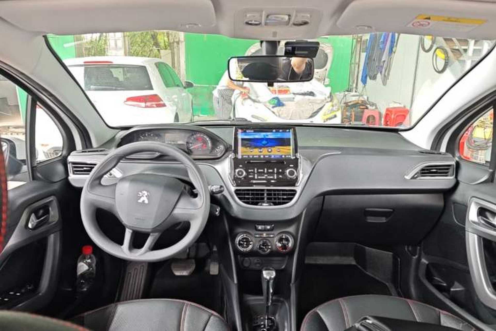 Used Peugeot 2008 2014 1.6L Automatic Trend Edition Center Console