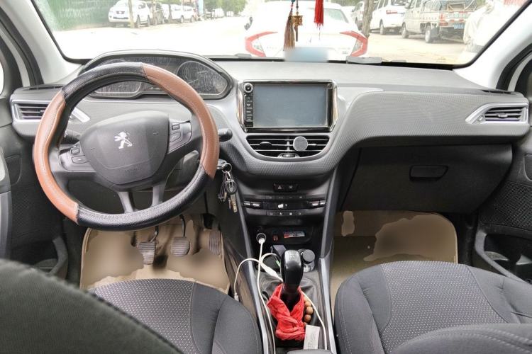 Used Peugeot 2008 2014 1.6L Manual Fashion Edition Center Console