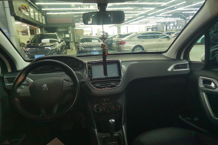 Used Peugeot 2008 2014 1.6L Automatic Trend Edition Center Console