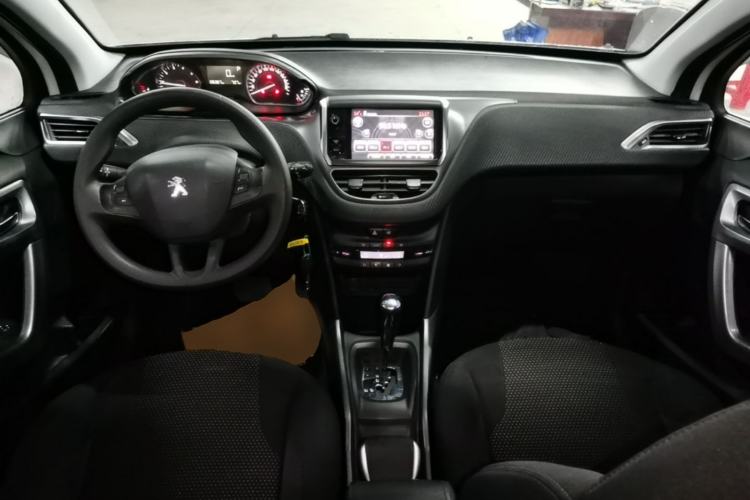 Used Peugeot 2008 2014 1.6L Automatic Fashion Edition Center Console