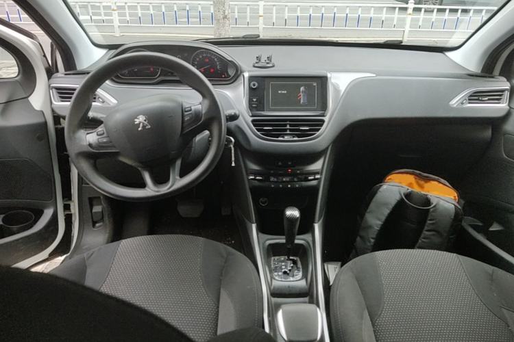 Used Peugeot 2008 2014 1.6L Automatic Fashion Edition Center Console