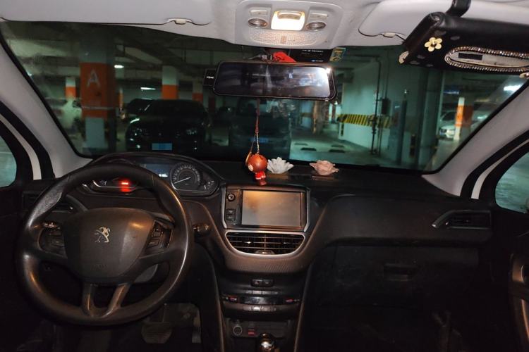 Used Peugeot 2008 2014 1.6L Automatic Fashion Edition Center Console